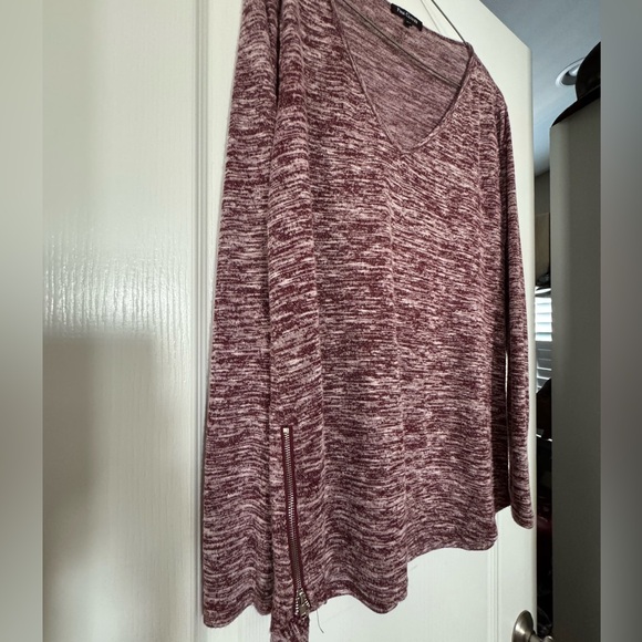 Burgundy Clover Pink V-Neck Top - Picture 3 of 5